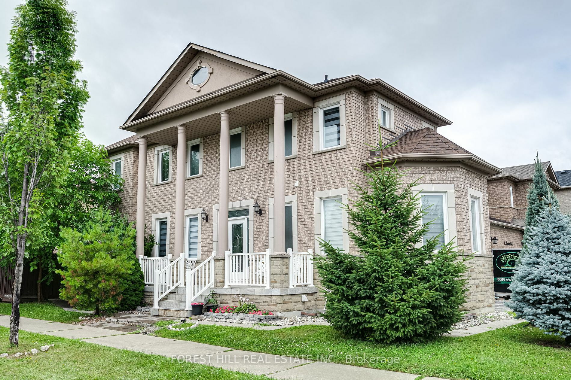 Property Photo:  2 Reindeer Cres  ON L4H 2E9 