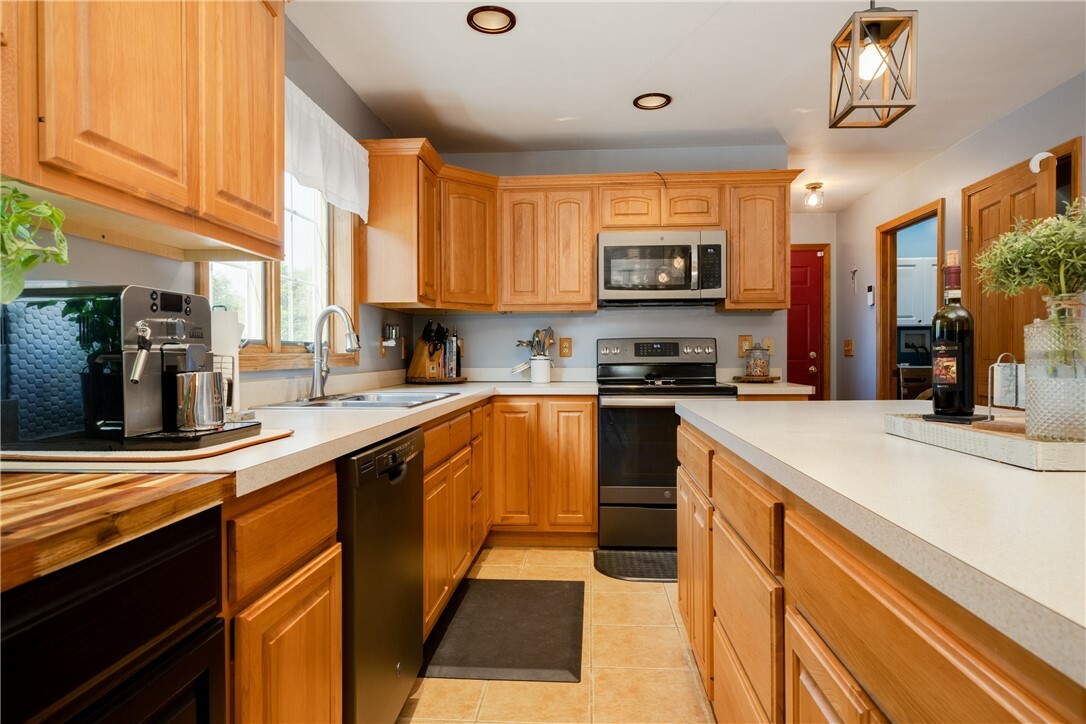 Property Photo:  9 Tannery Circle  NY 13053 