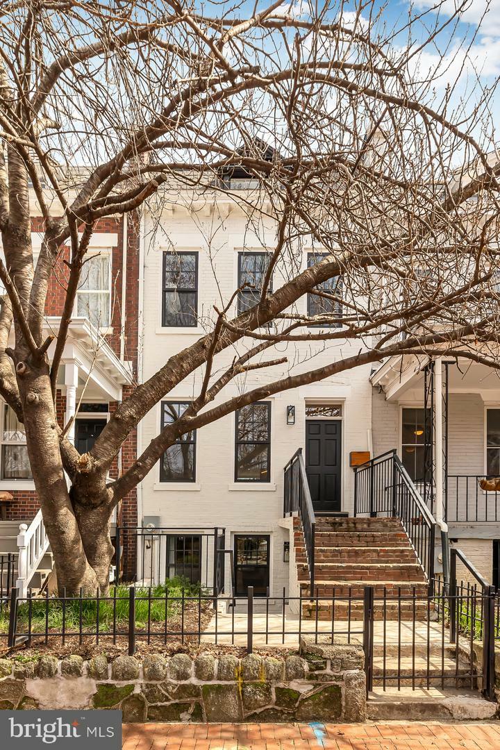 Property Photo:  815 10th Street NE  DC 20002 