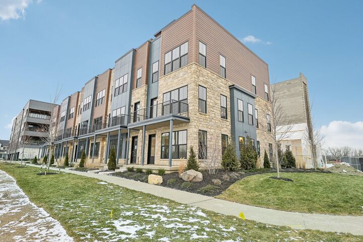 Property Photo: 2262 Quarry Trails Drive OH 43228