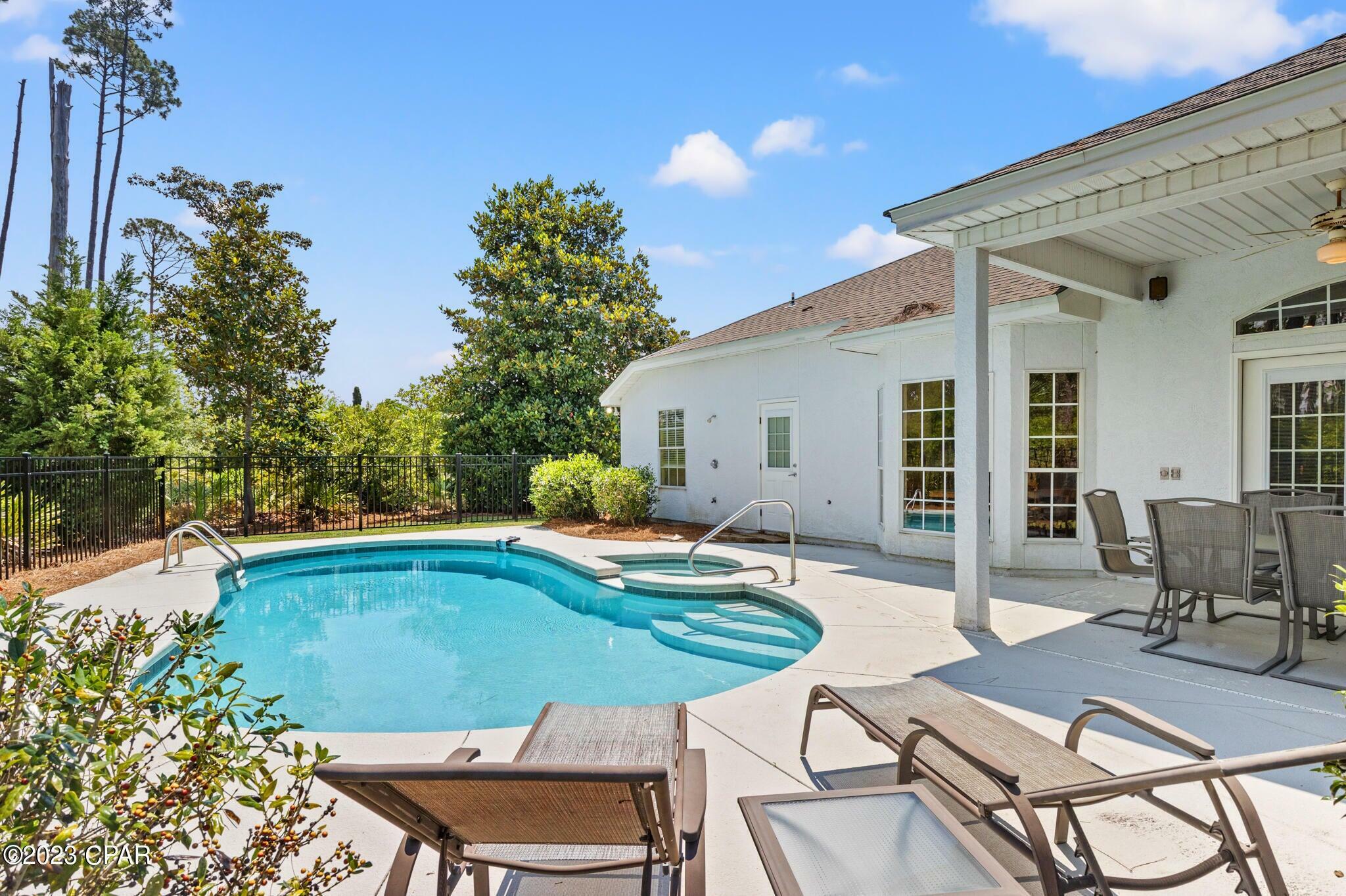 Property Photo:  3522 Fox Run Boulevard  FL 32408 