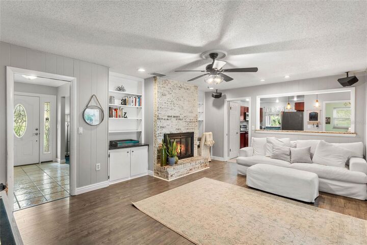 Property Photo: 905 Tuskawilla Road FL 32708