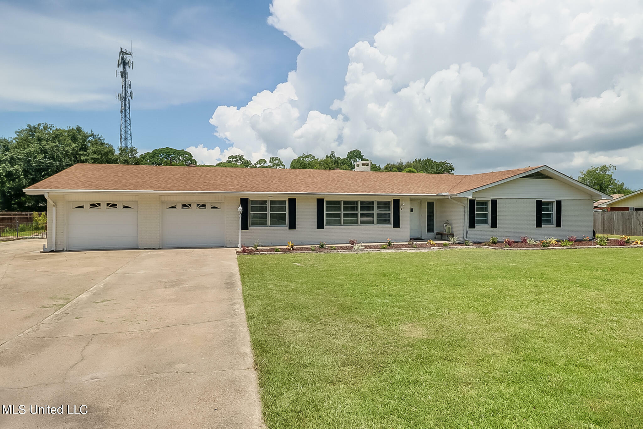 Property Photo:  405 N Seal Avenue  MS 39560 