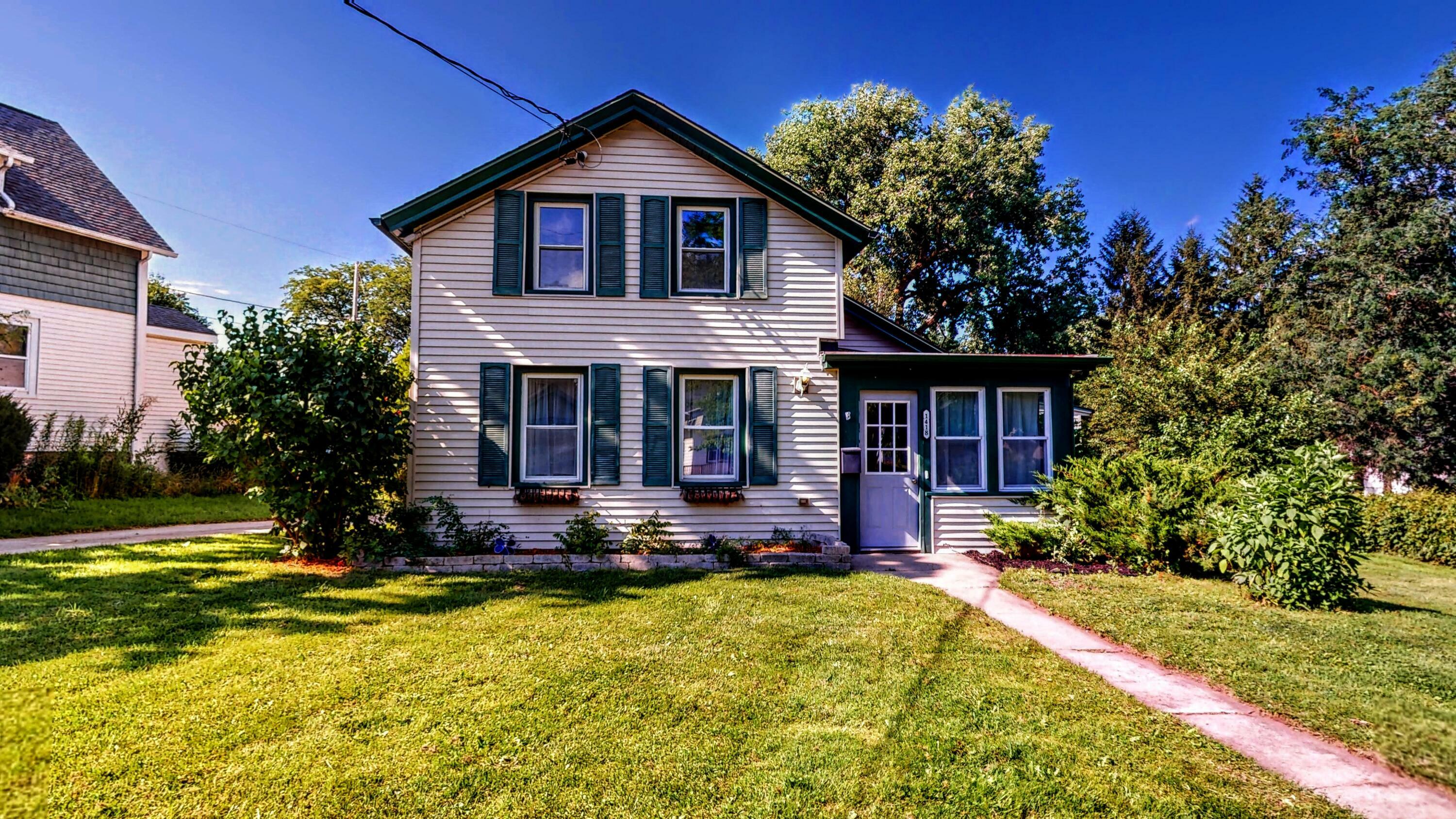 Property Photo:  1418 E Main St  WI 53094 