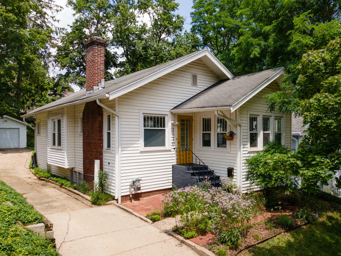 Property Photo:  1210 W Maple Street  MI 49008 