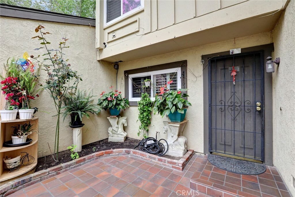 Property Photo:  2520 N Tustin Avenue B  CA 92705 