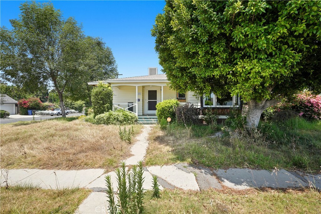 Property Photo:  13455 Bassett Street  CA 91405 