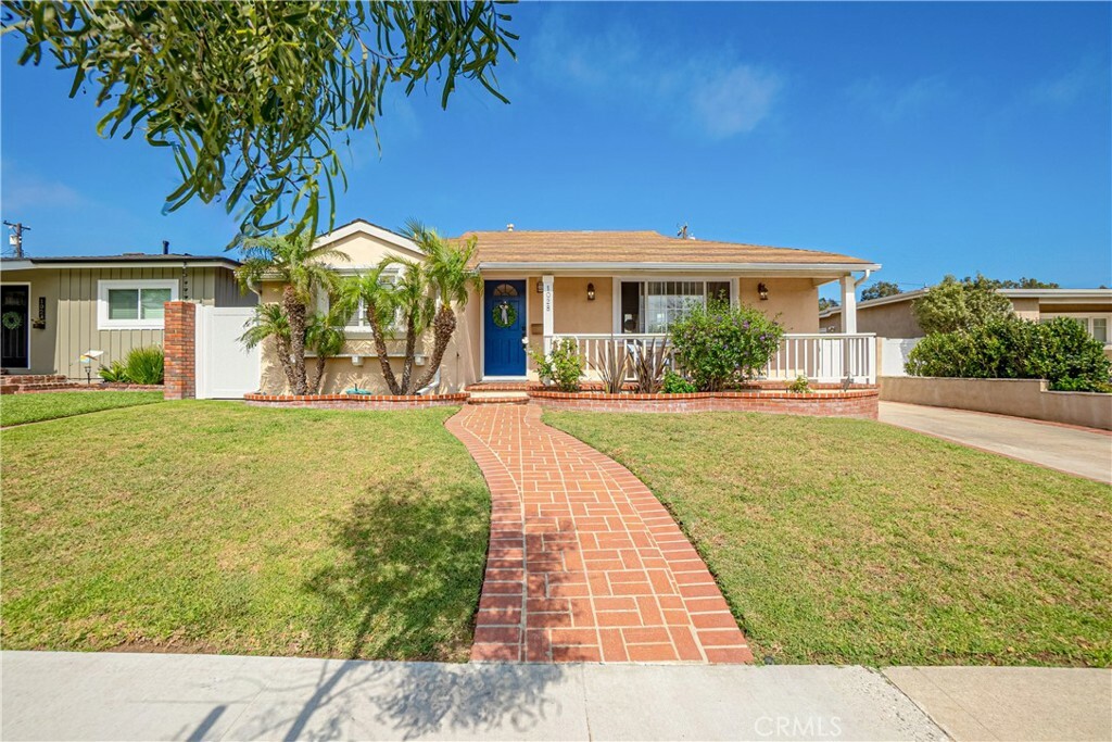 Property Photo:  1028 Teri Avenue  CA 90503 