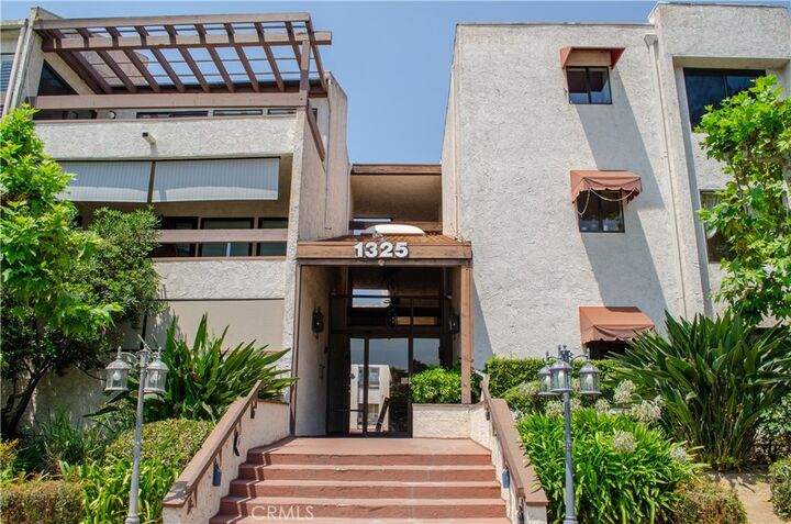 Property Photo:  1325 Valley View Road 301  CA 91202 