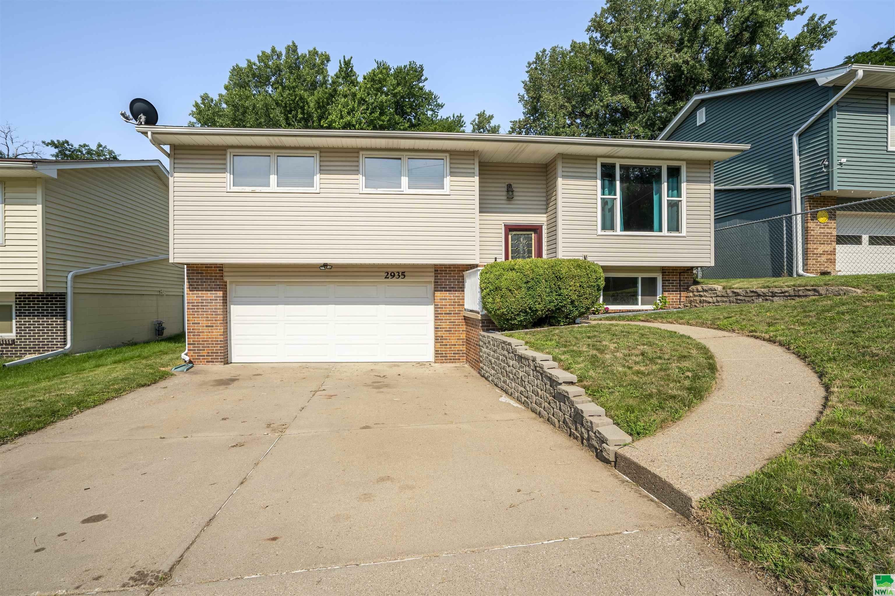 Property Photo:  2935 S Martha Street  IA 51106 