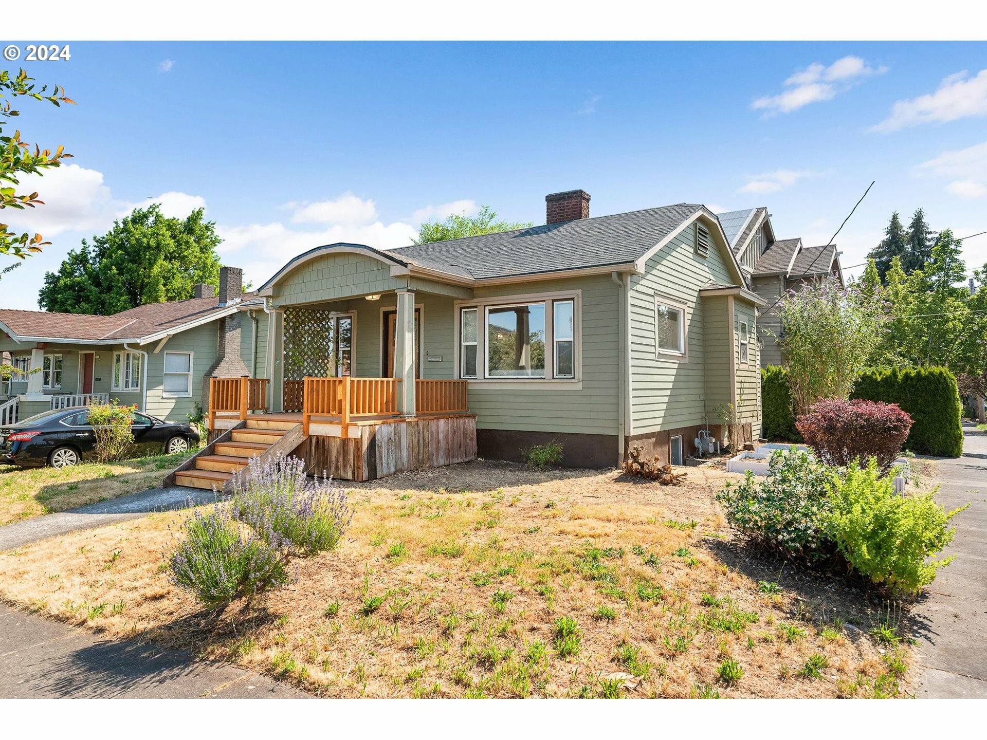 Property Photo:  7204 N Albina Ave  OR 97217 