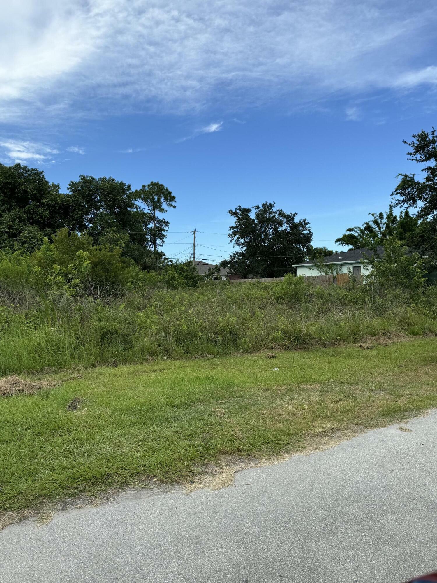 Property Photo:  1457 SW Dow Lane  FL 34953 