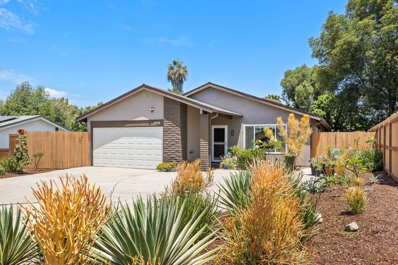 Property Photo:  1934 Calle Sinaloa  CA 92084 
