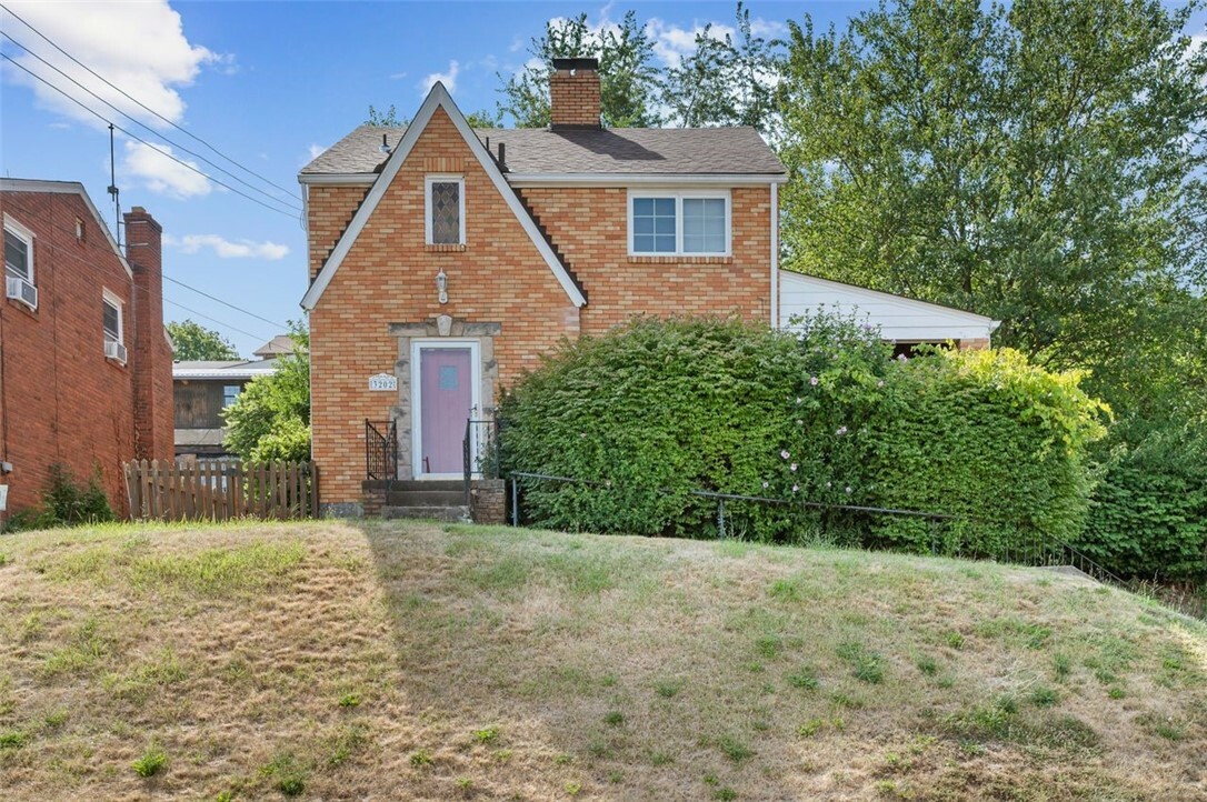 Property Photo:  3202 Glendale  PA 15227 