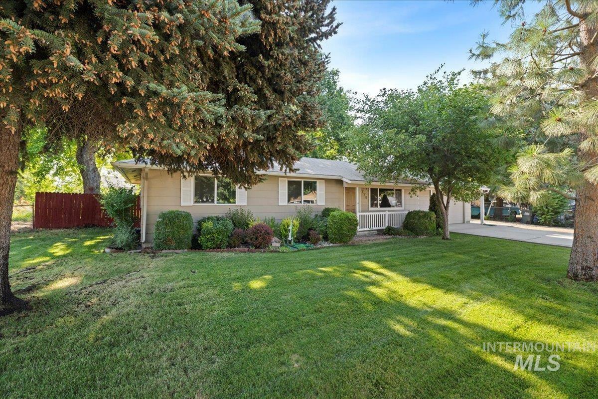 Property Photo:  770 N Elm Ave  ID 83634 