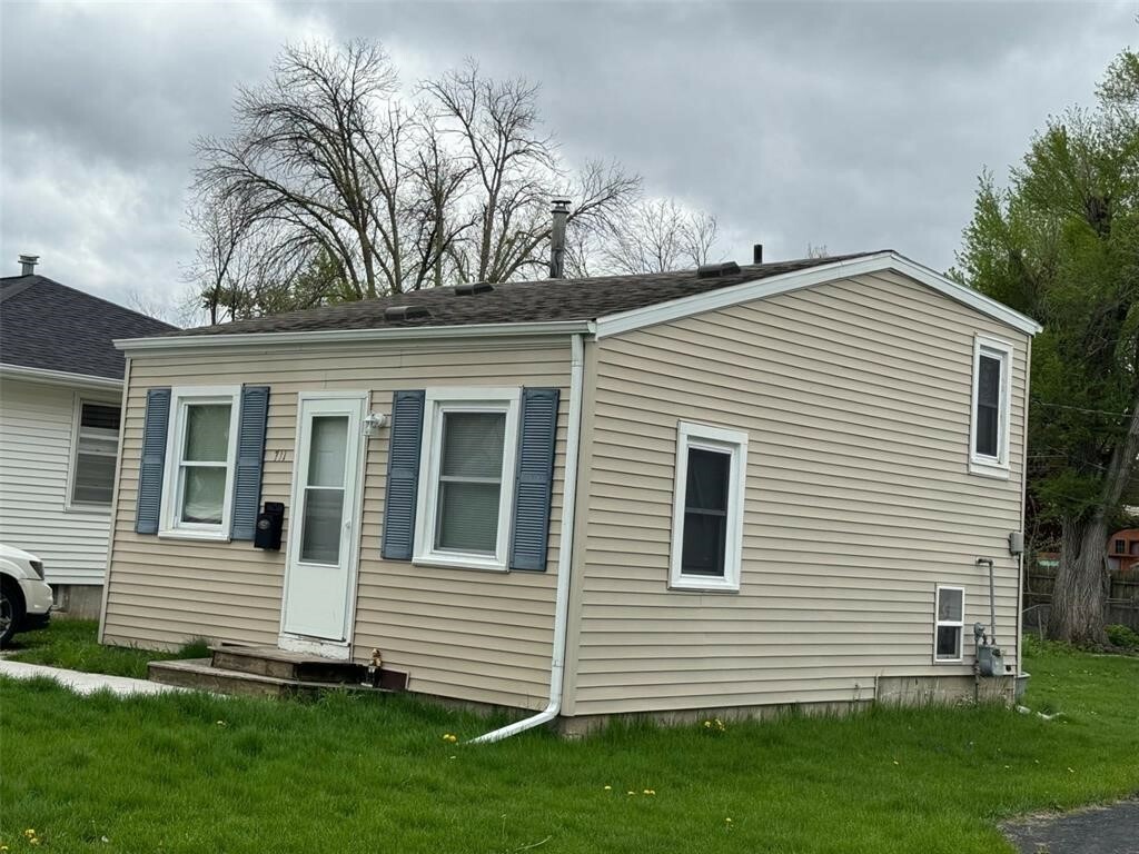 Property Photo:  711 36th Street NE  IA 52402 