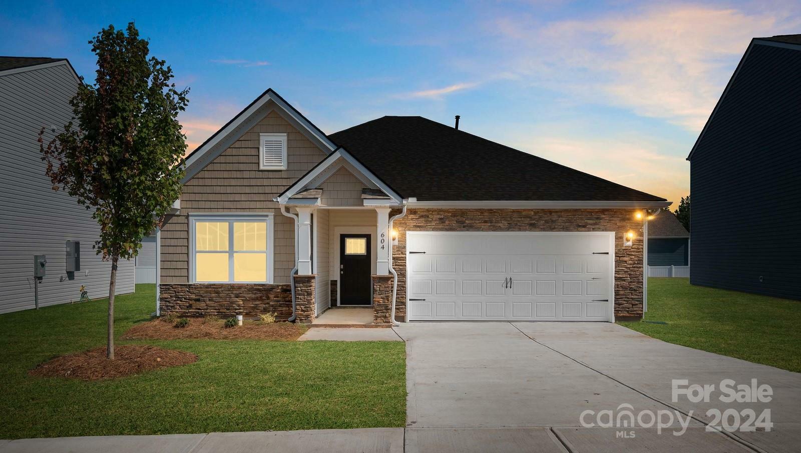 Property Photo:  587 Country Oak Drive  NC 28804 