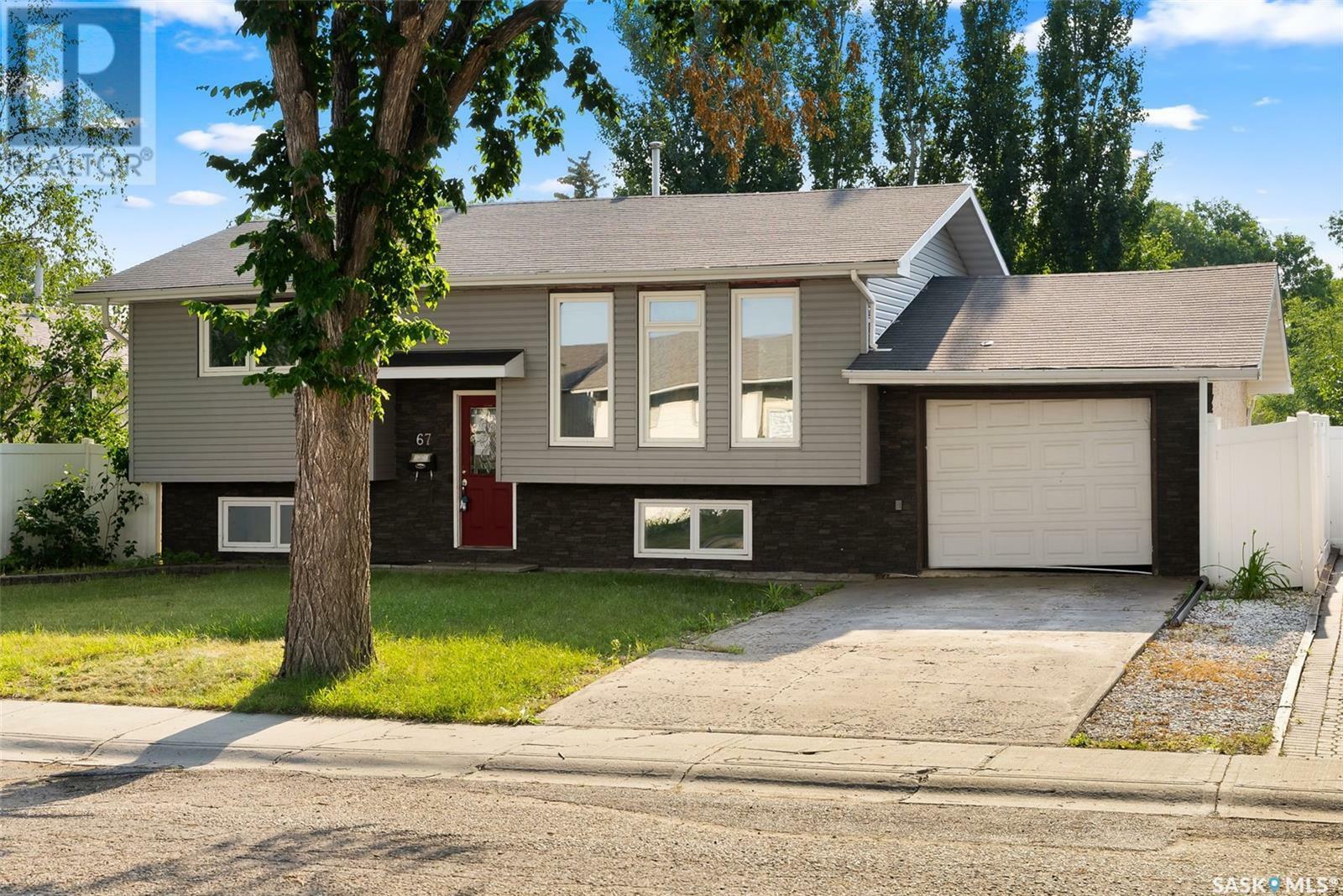 Photo de la propriété:  67 Hatton Crescent  SK S4N 5K4 