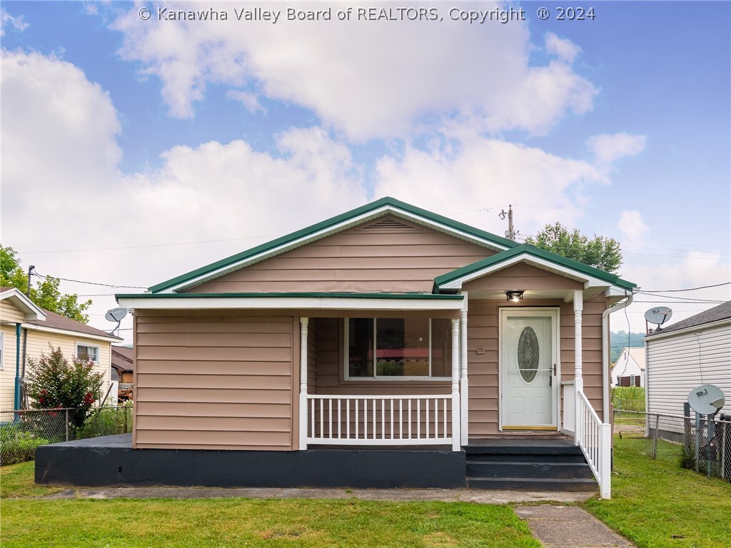 Property Photo: 2404 Adams Avenue WV 25177