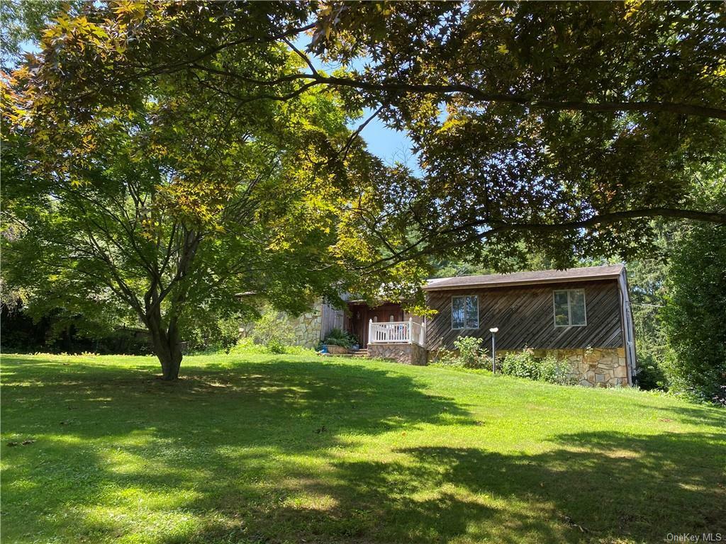 Property Photo:  40 Lakeside Drive  NY 11721 