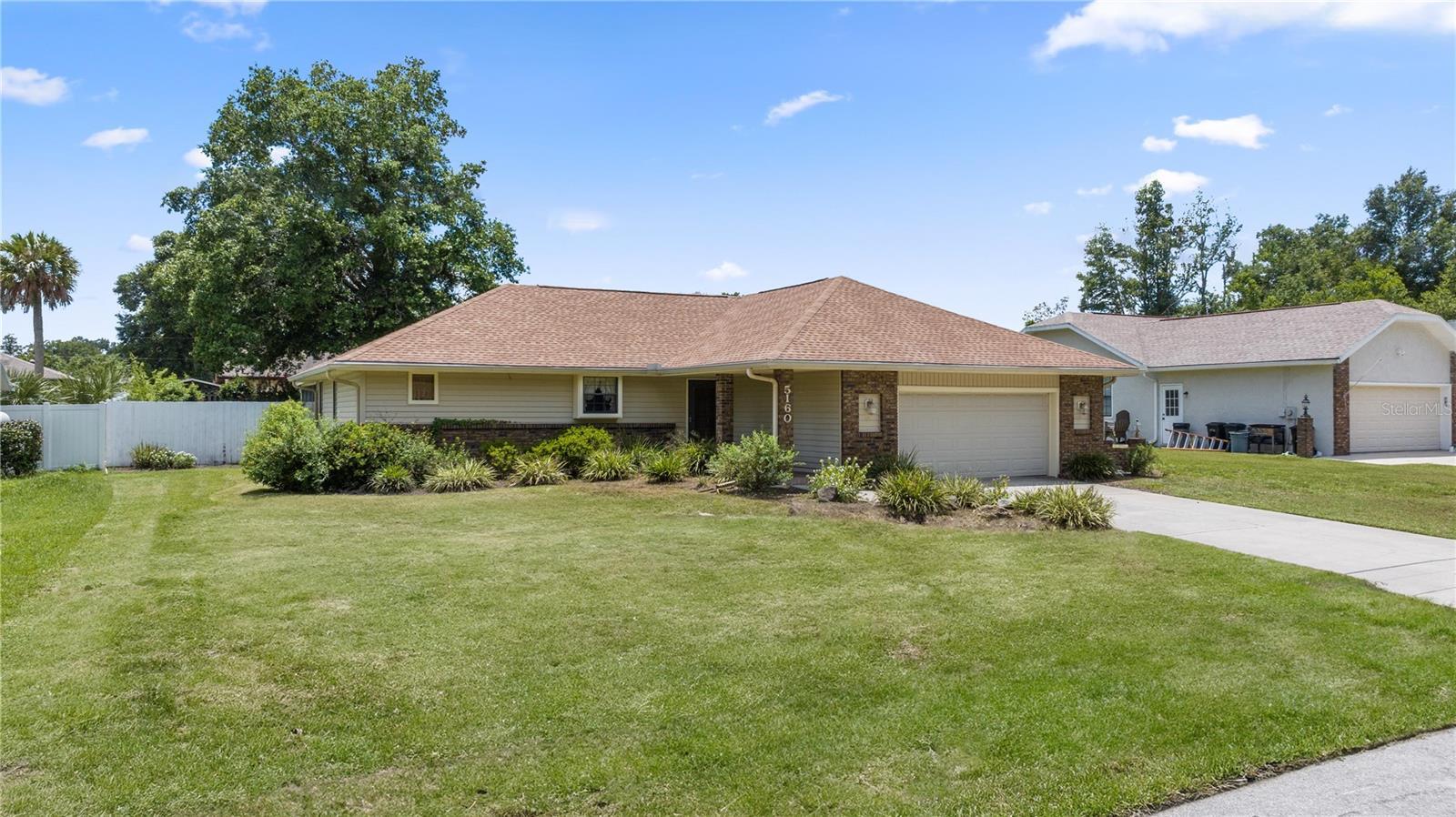 Property Photo:  5160 SE 24th Place  FL 34480 