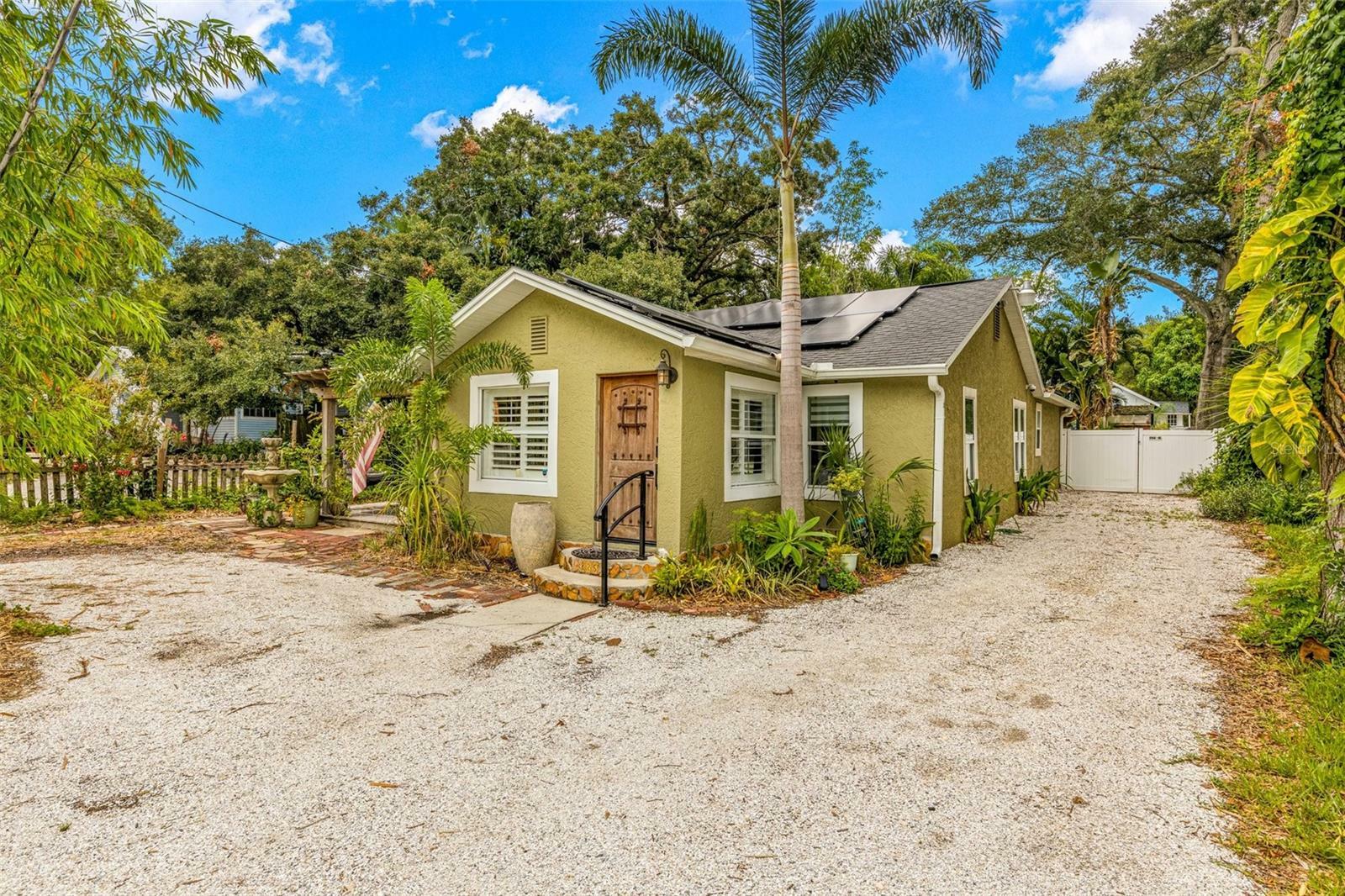 Property Photo:  825 Carolina Avenue  FL 34689 