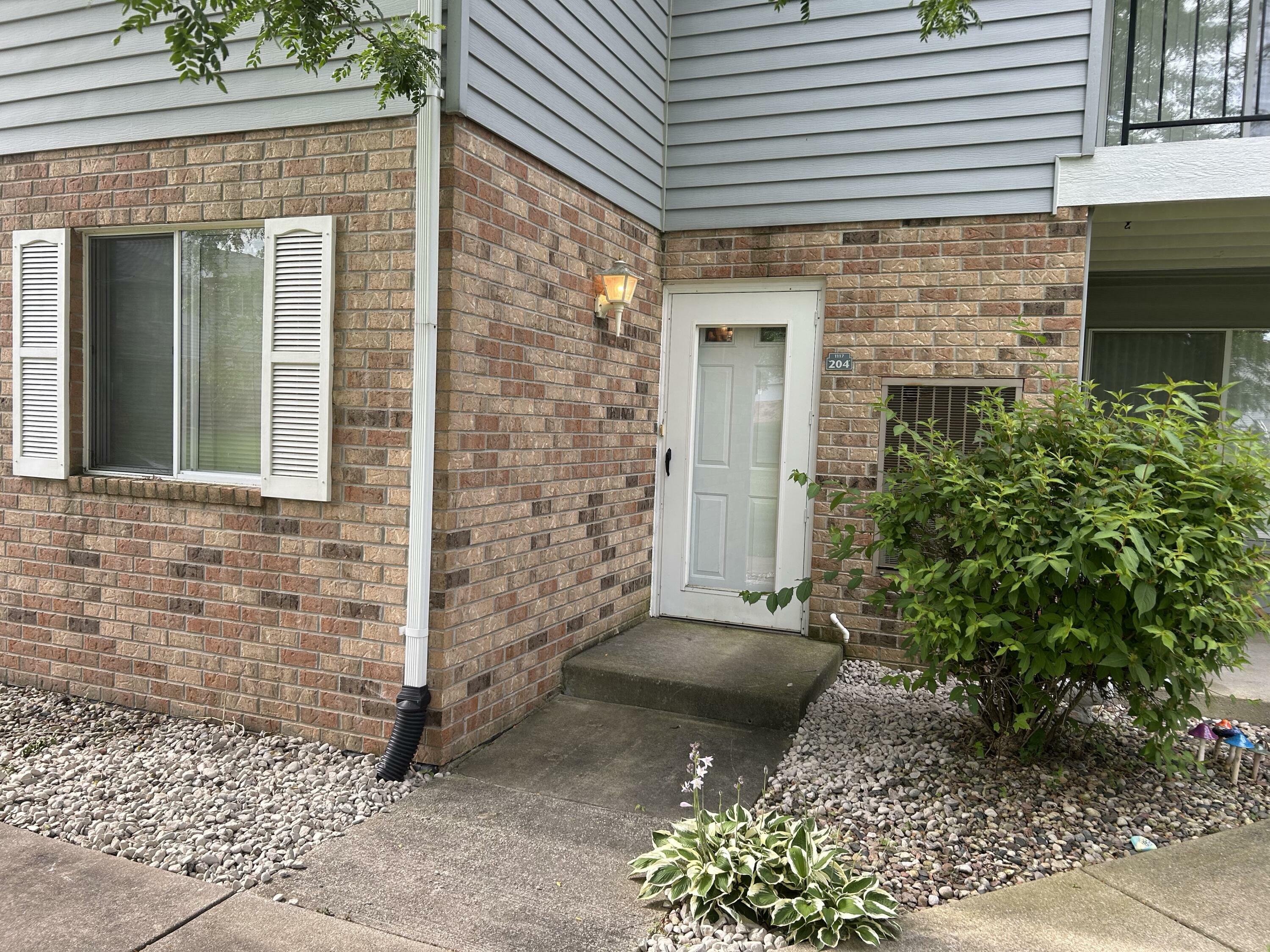 Property Photo:  1117 N Sunnyslope Dr 204  WI 53406 