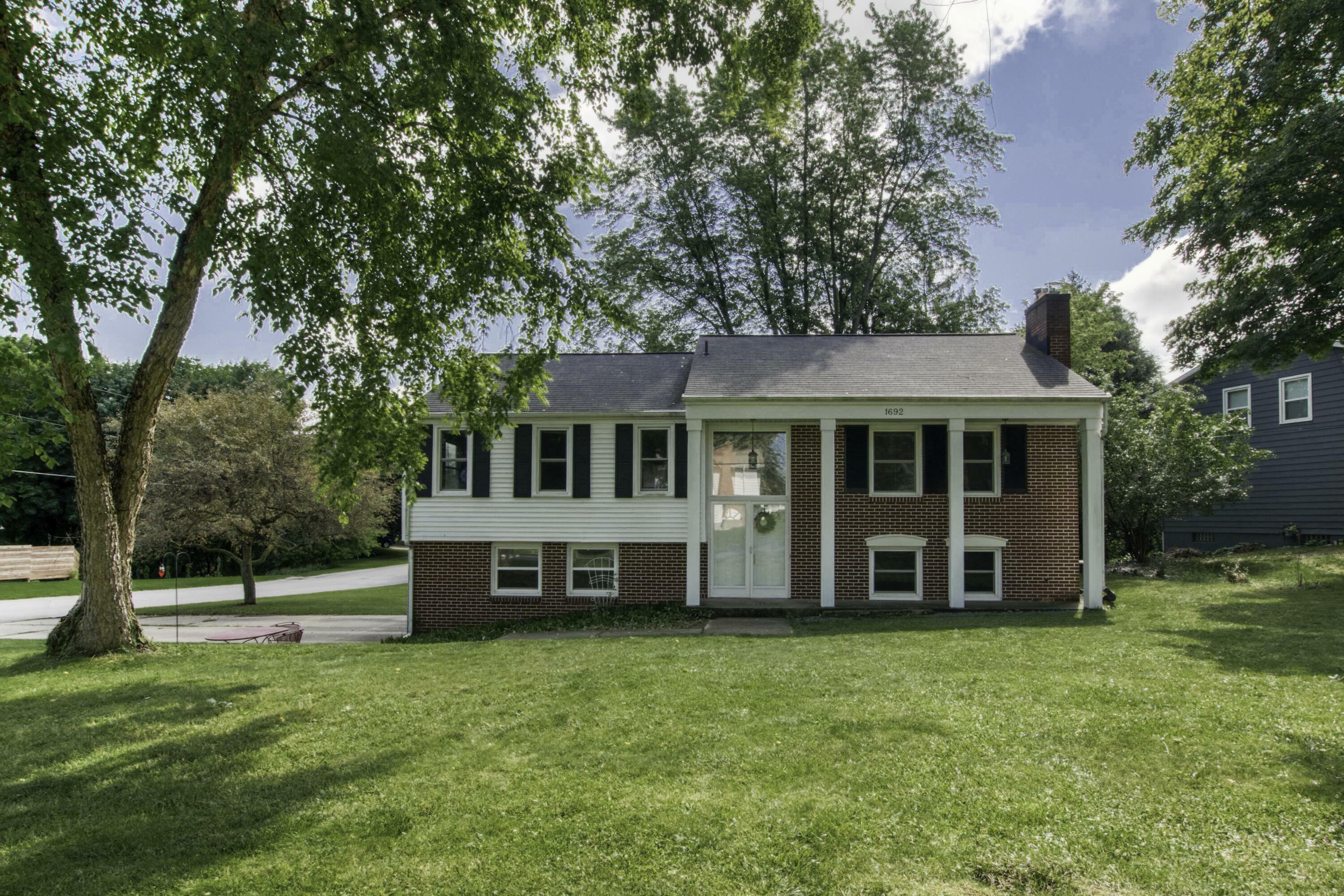 Property Photo:  1692 Wayside Drive SE  MI 49546 