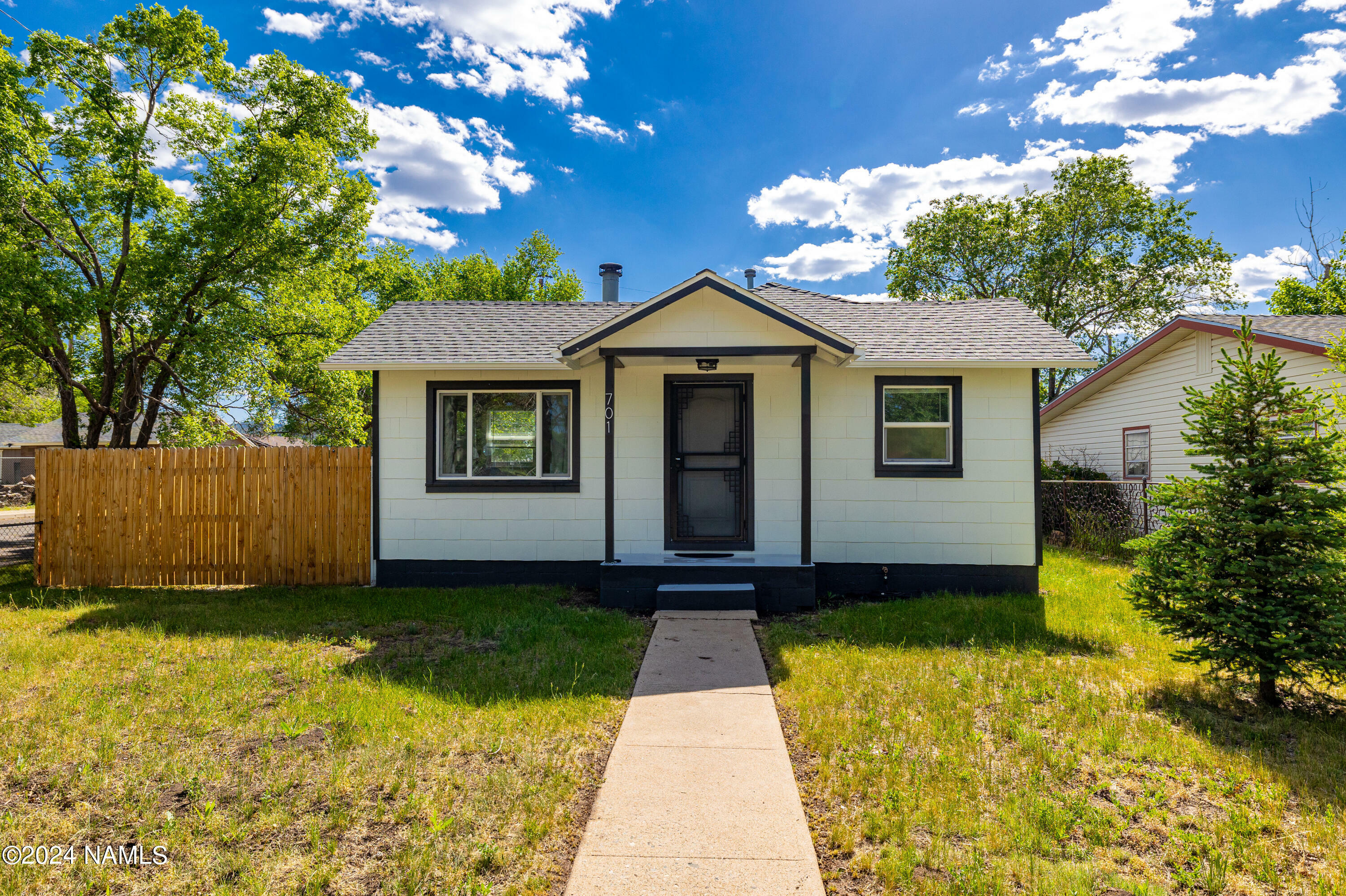 Property Photo:  701 N Newton Street  AZ 86046 