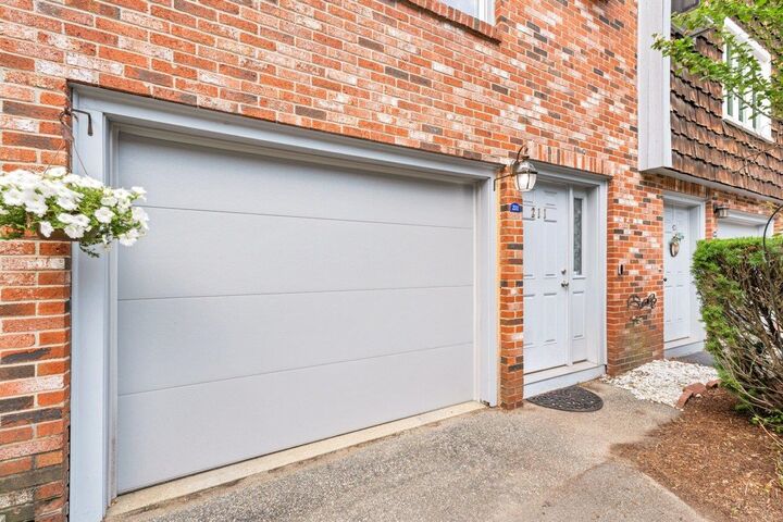 Property Photo:  211 Valley West Way  NH 03102 