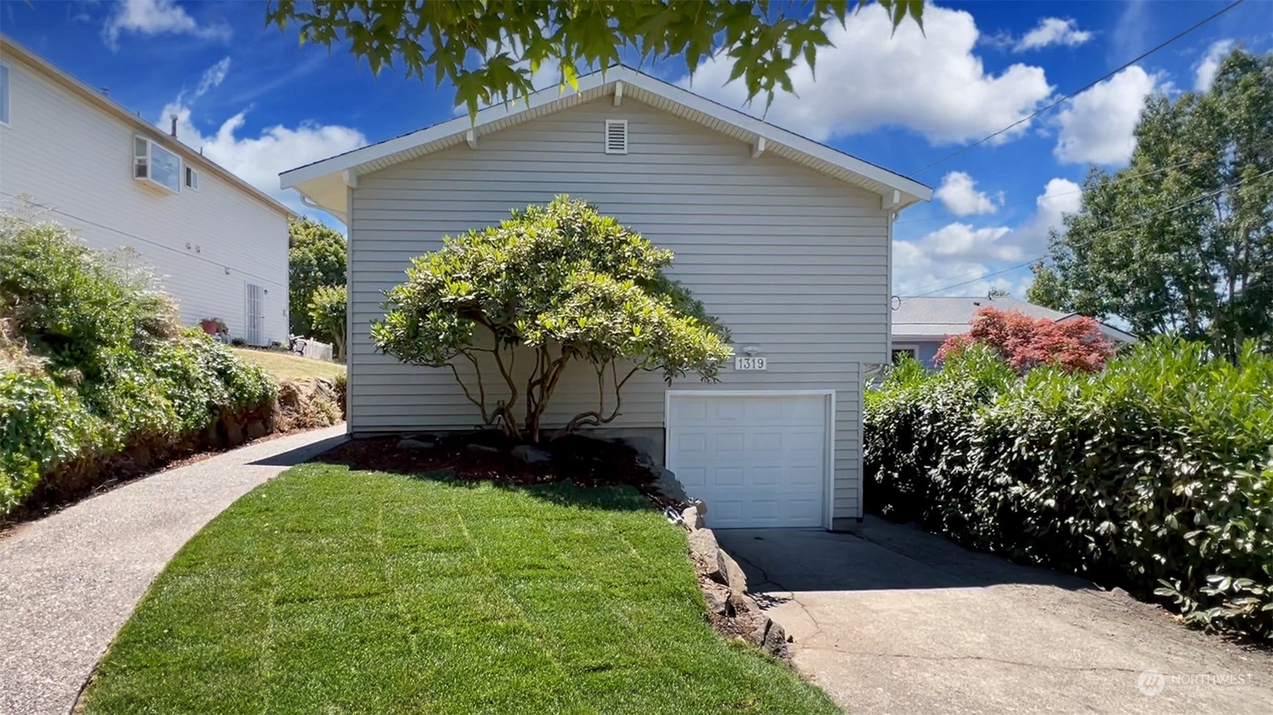 Property Photo:  1319 S Hudson Street  WA 98108 