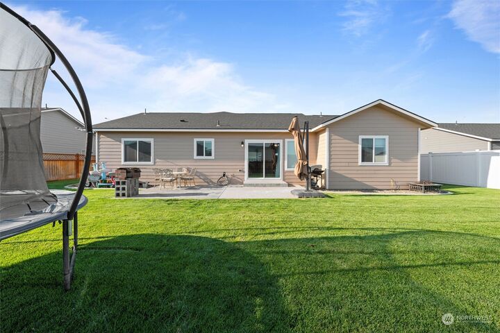 Property Photo:  609 Q Street SW  WA 98848 