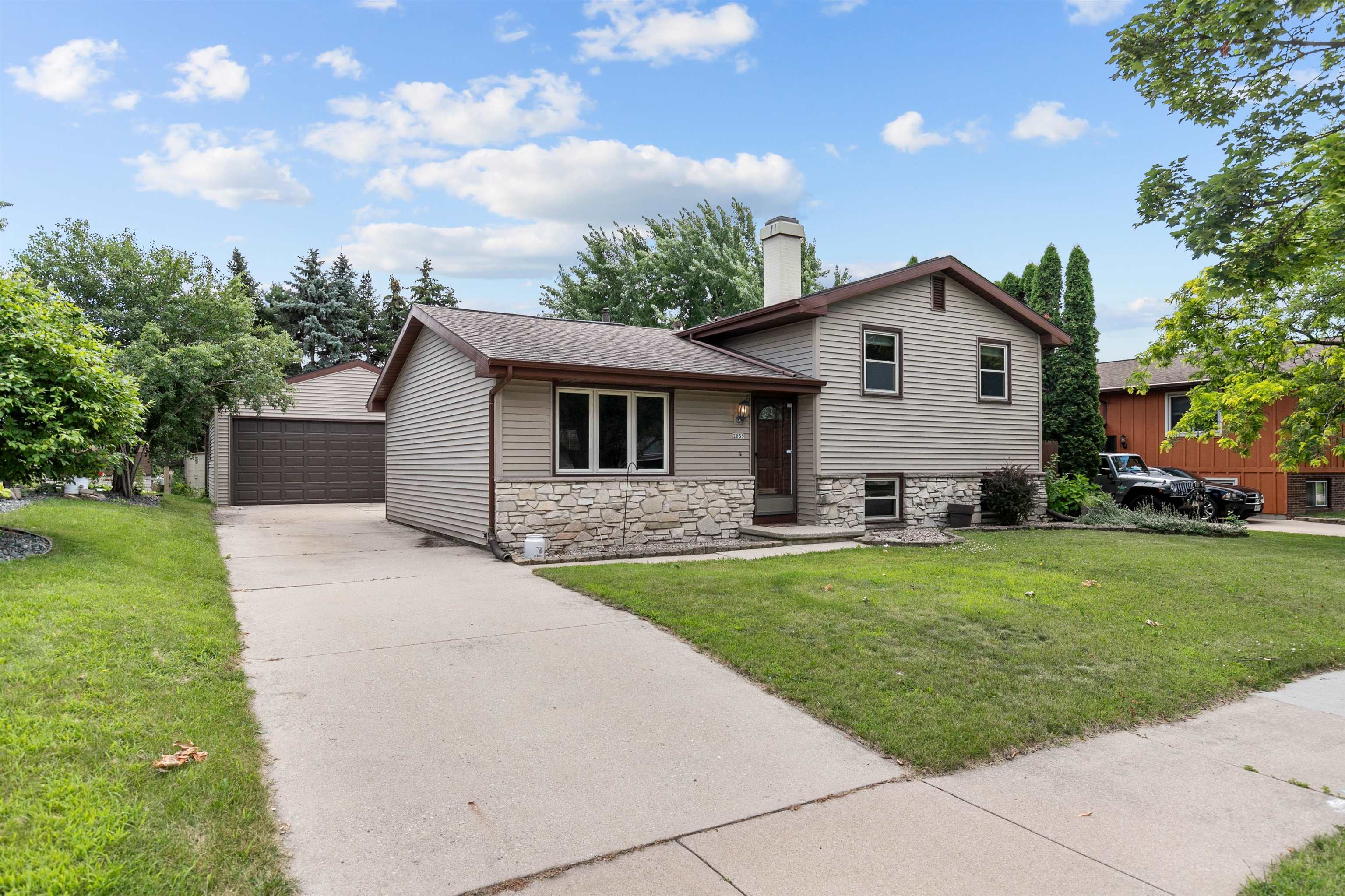 Property Photo:  2035 Allerton Drive  WI 54904-8207 