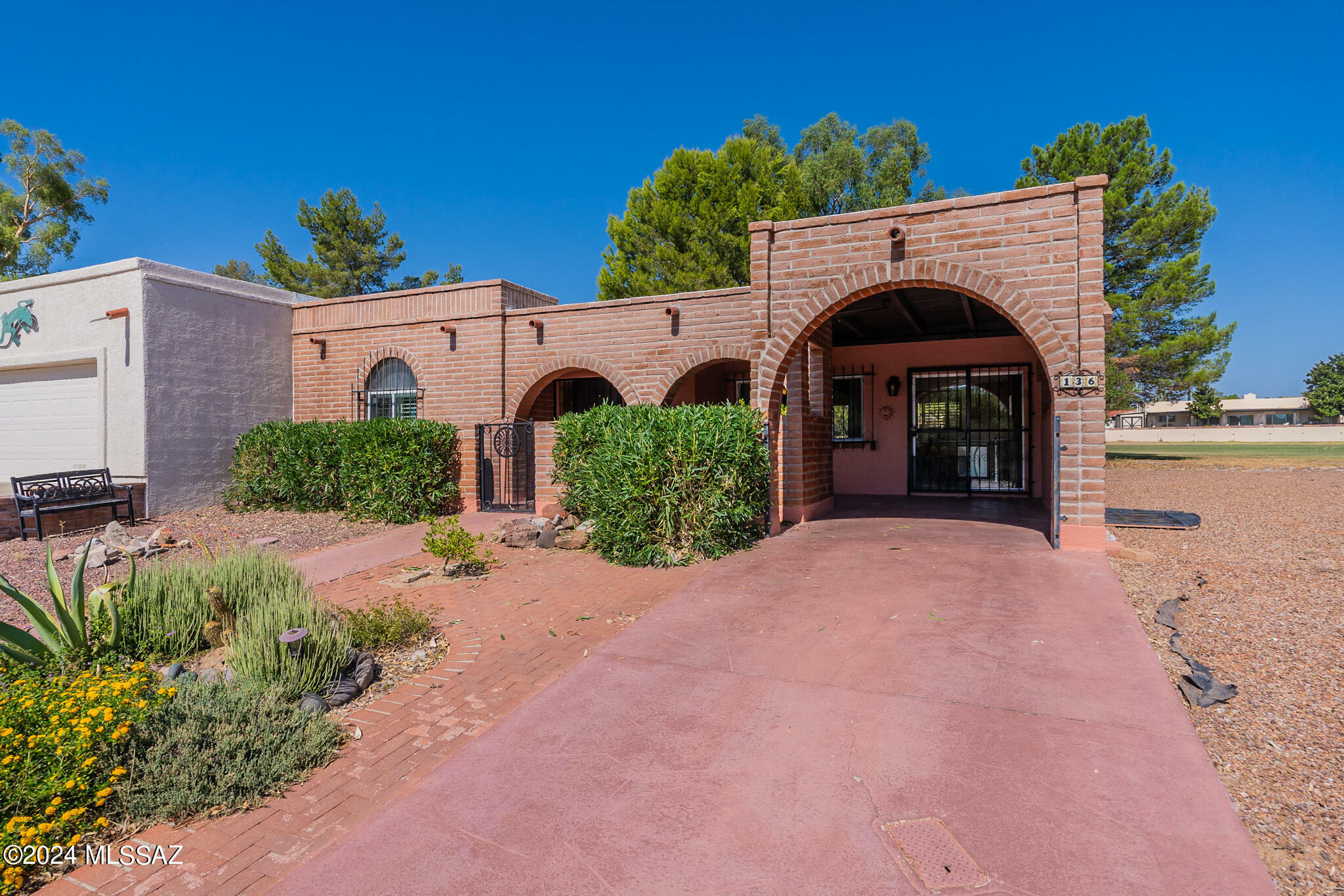 Property Photo:  136 E Paseo De Golf  AZ 85614 