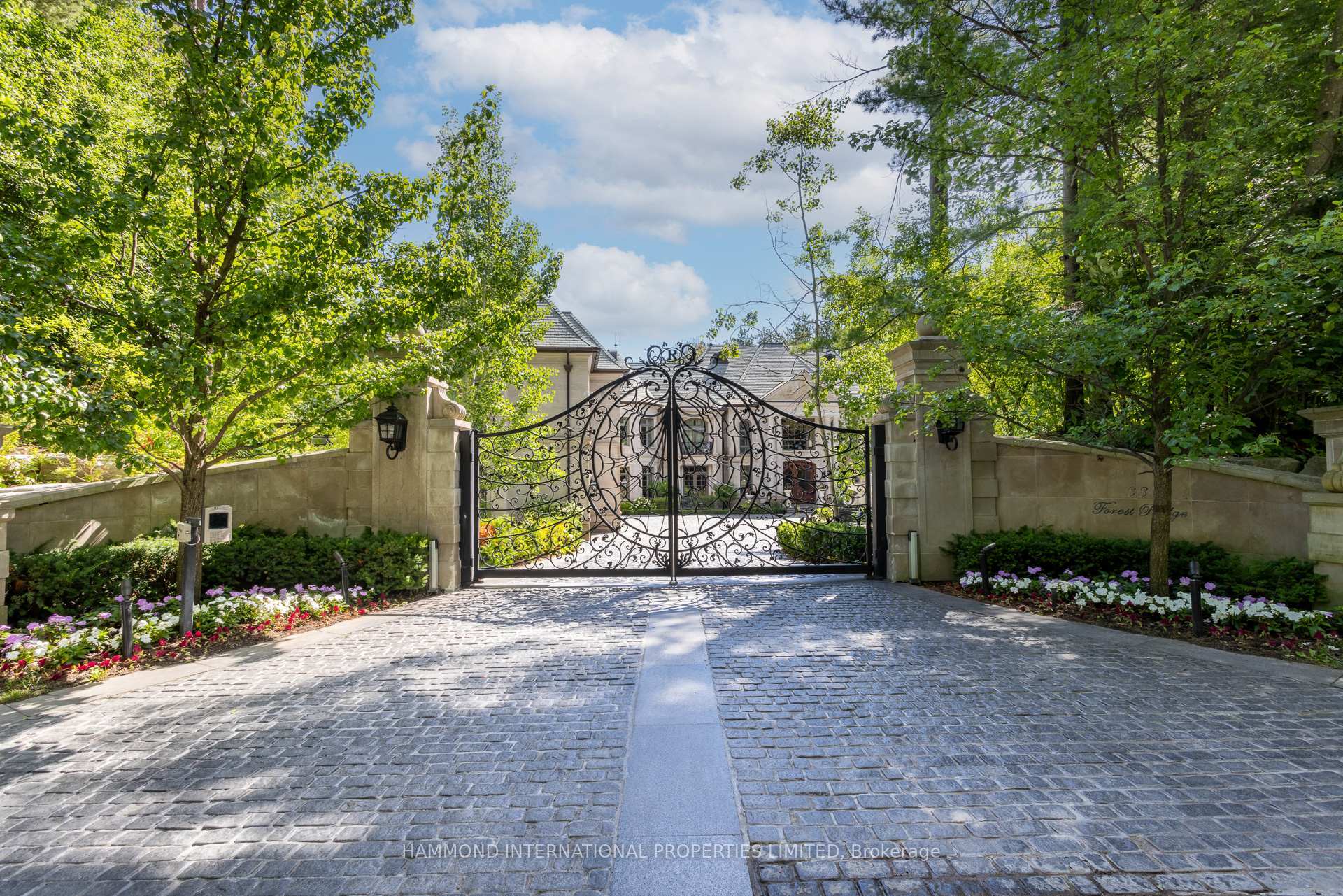 Property Photo: 33 Forest Ridge Road ON L4E 3L8