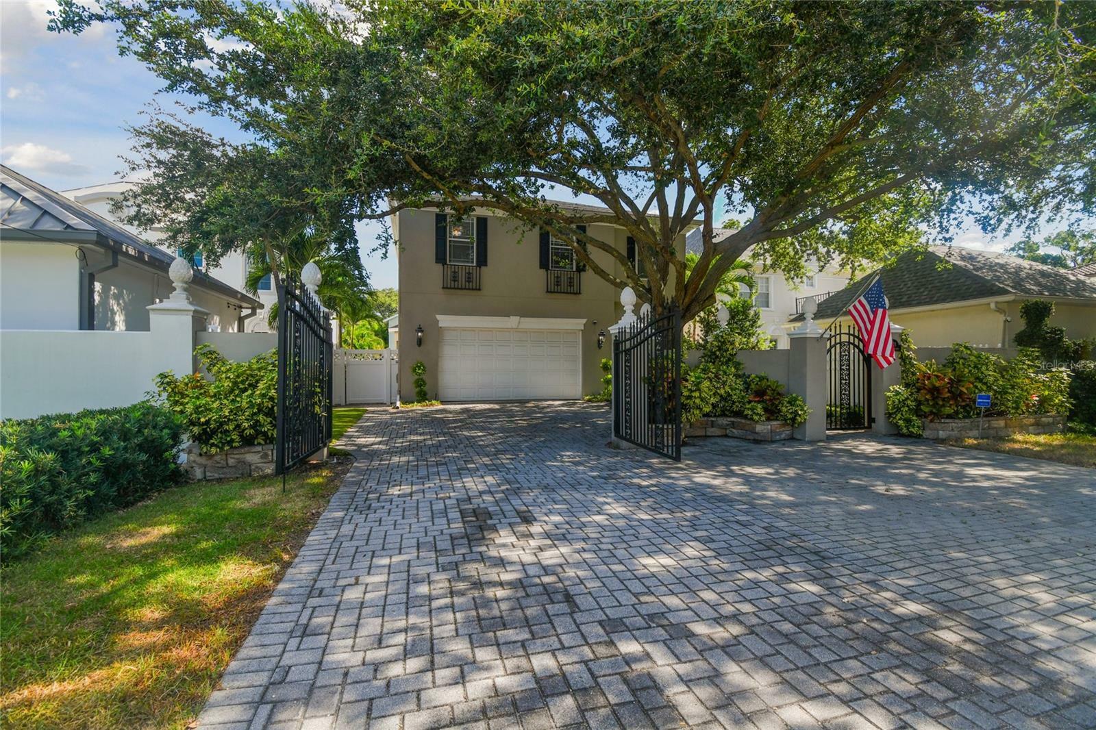 Property Photo:  3121 W Knights Avenue  FL 33611 