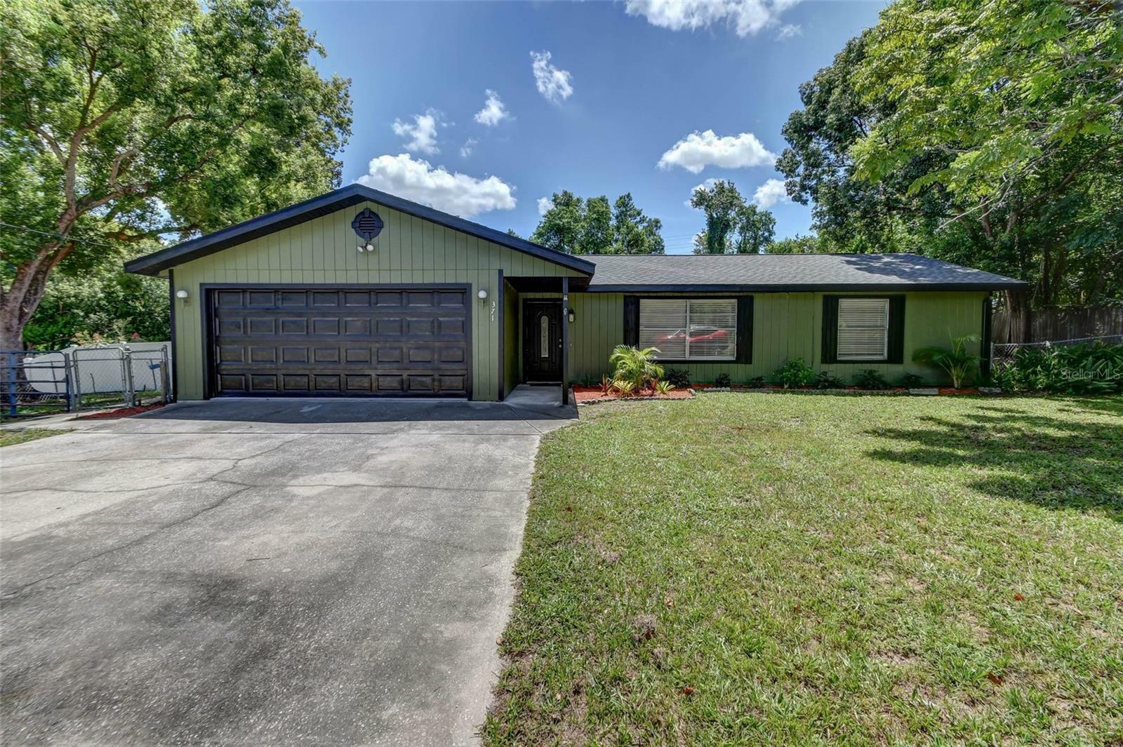 Property Photo:  371 Chestnut Avenue  FL 32763 