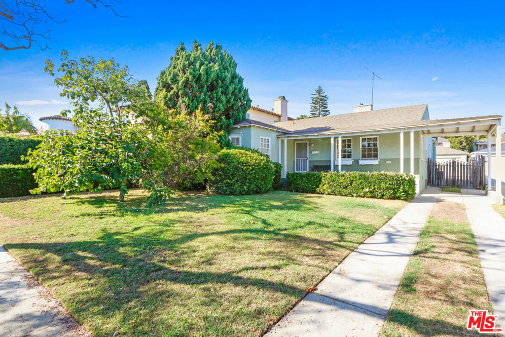 Property Photo:  917 Harvard Street  CA 90403 