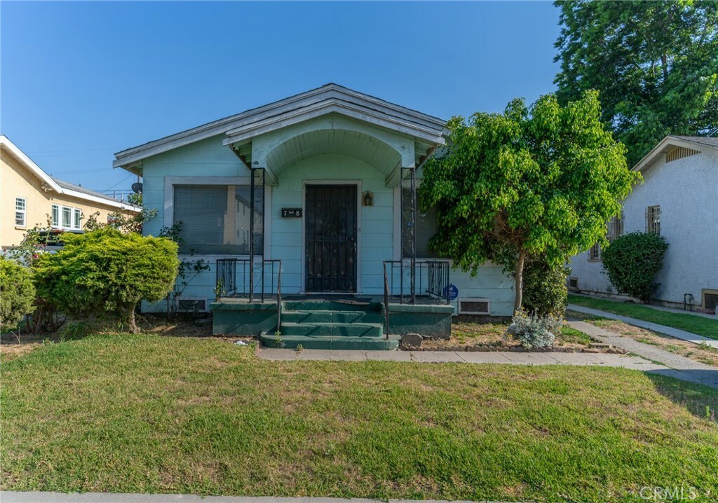 Property Photo:  708 E 76th Street  CA 90001 