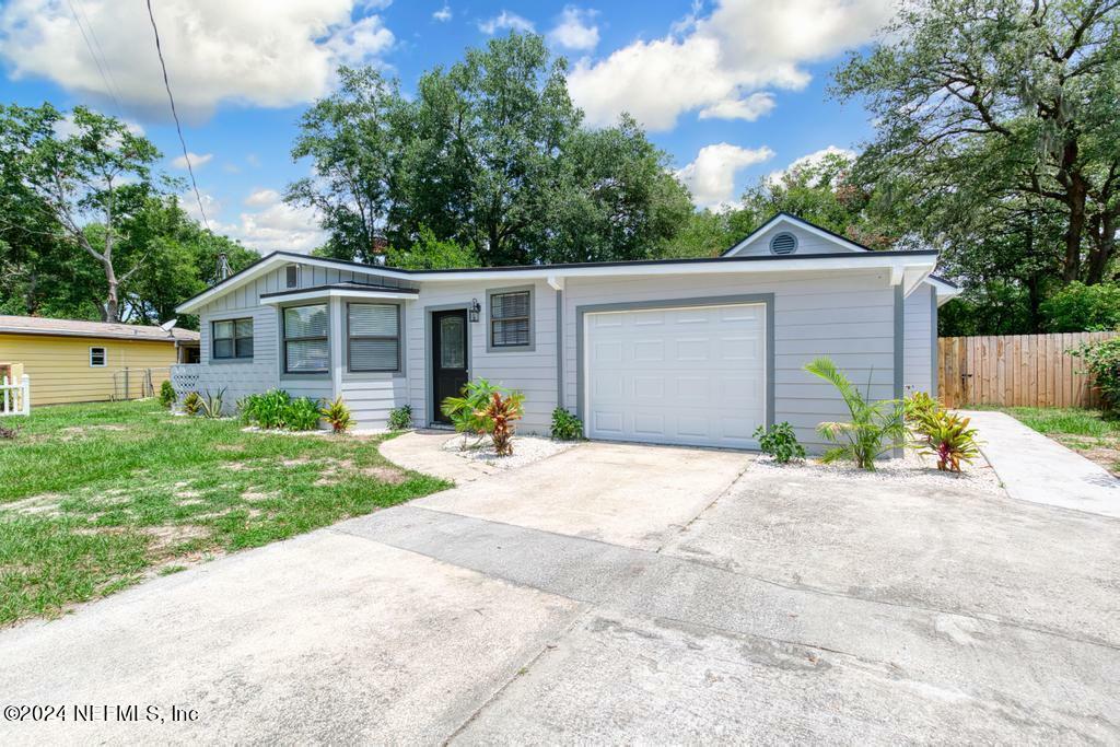 Property Photo:  7461 Stonehurst Road N  FL 32277 