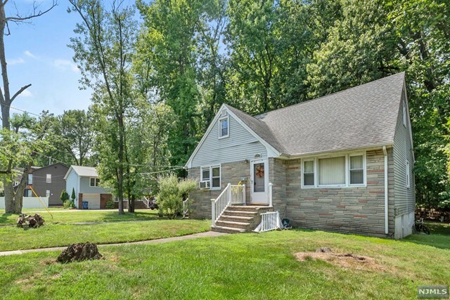 Property Photo:  158 Green Street  NJ 07631 