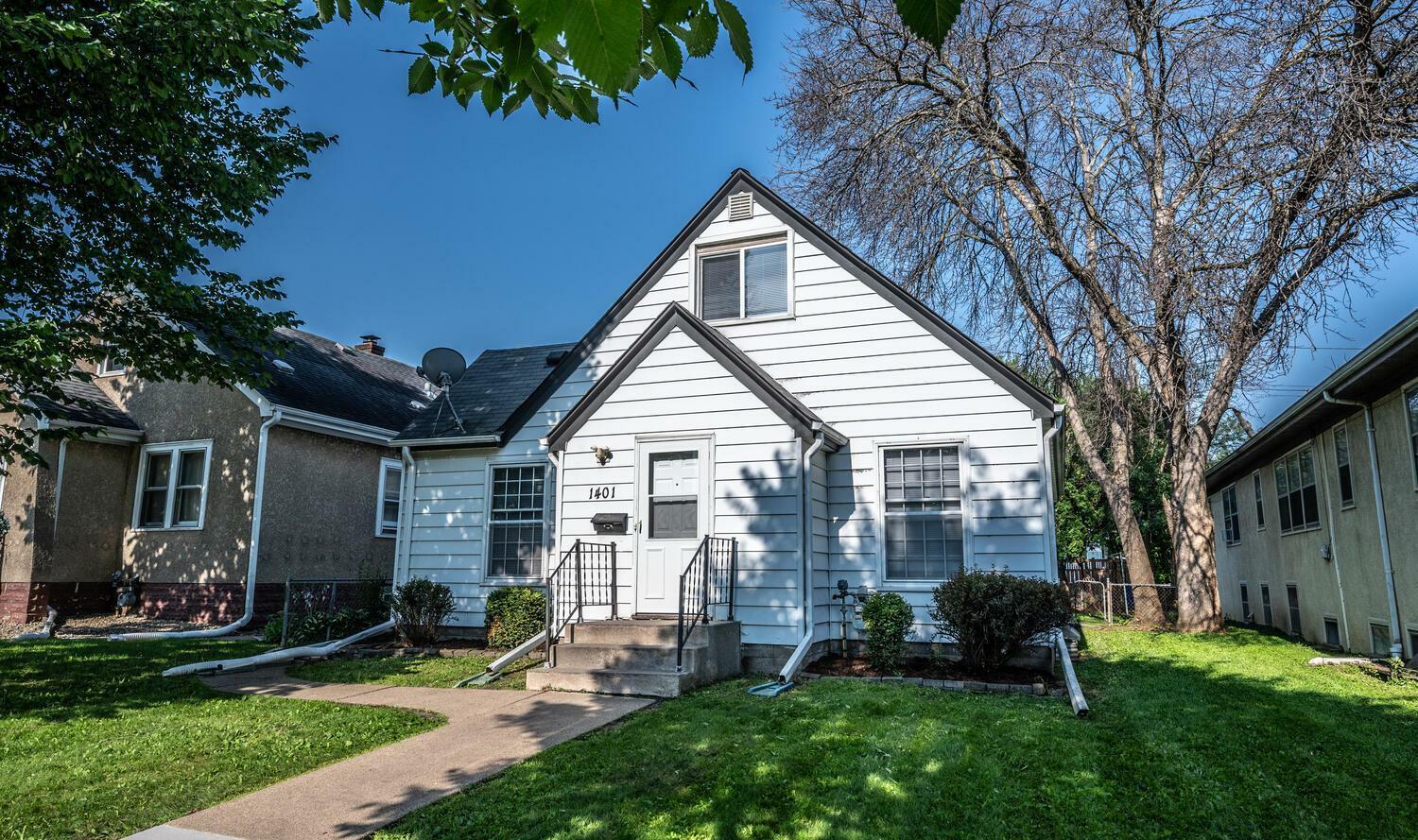 Property Photo:  1401 Payne Avenue  MN 55130 