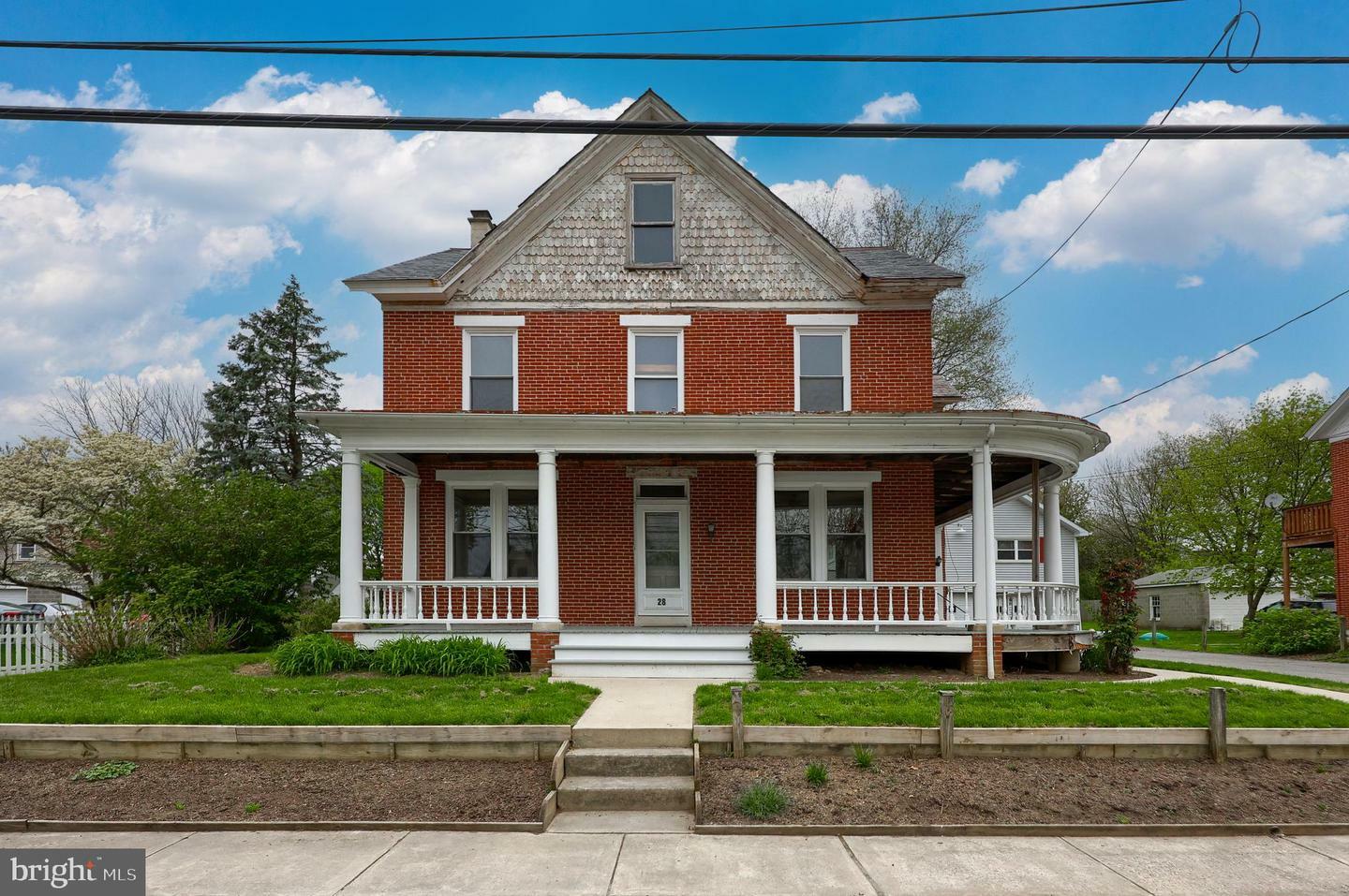 Property Photo:  28 Miller Street  PA 17579 