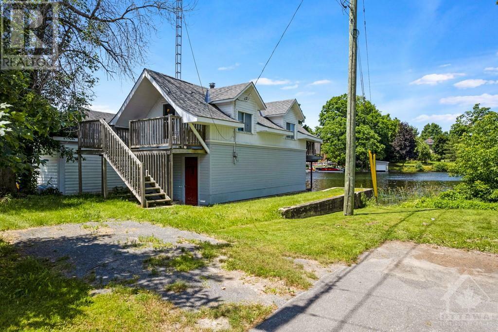 Property Photo:  140 Frank Street  ON K7C 2Z8 