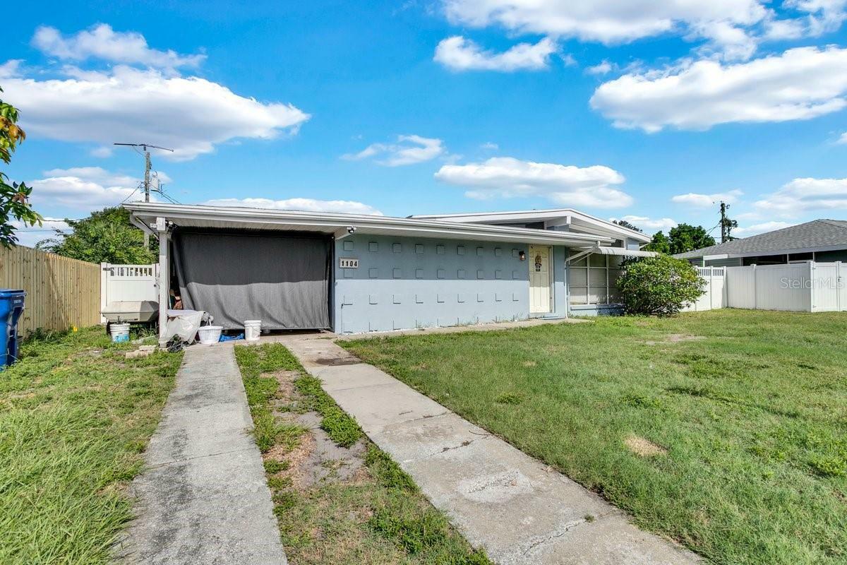 Property Photo:  1104 Dartmouth Drive  FL 34207 