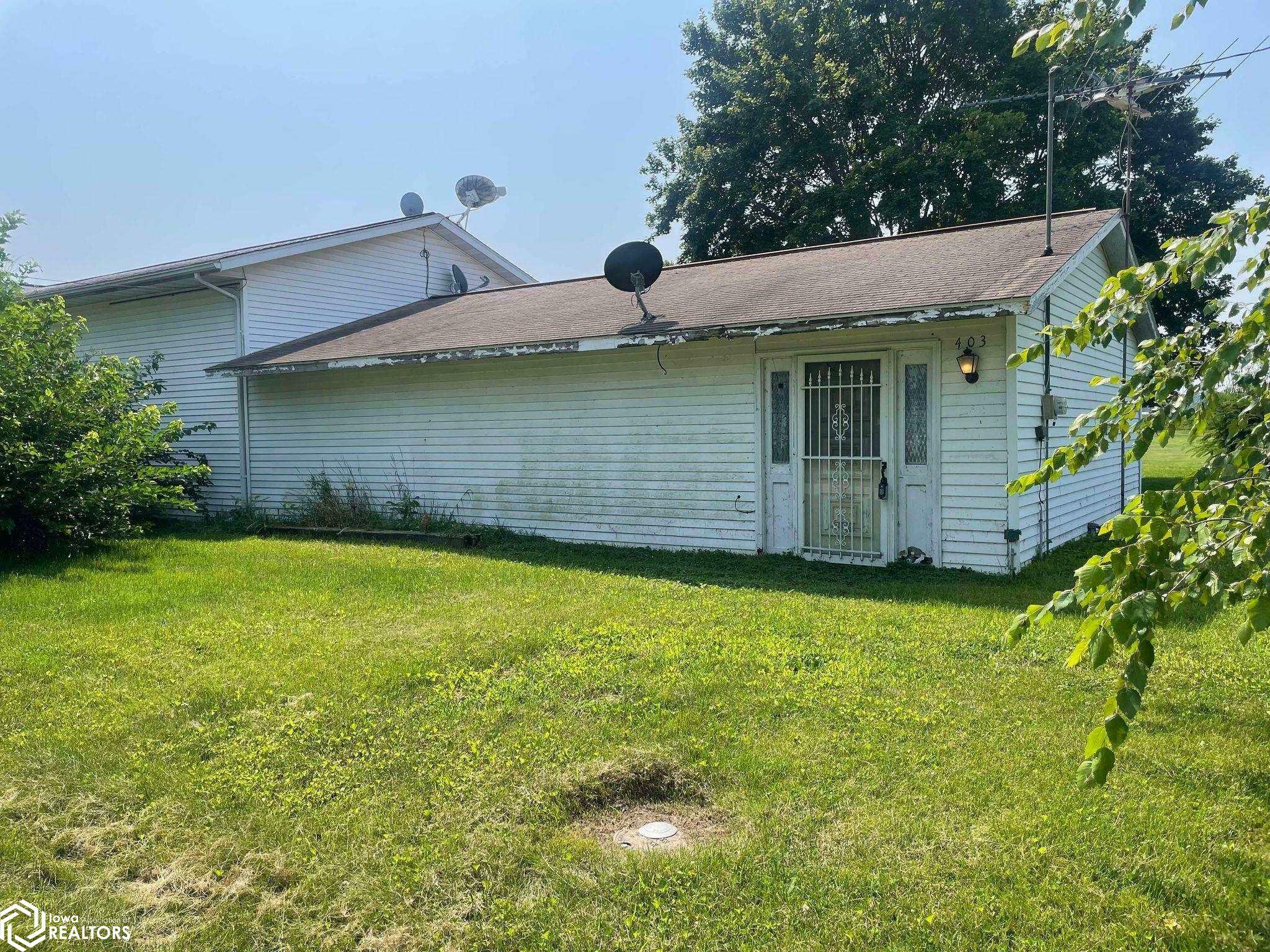 Property Photo:  403 W Elm Street  IL 61437 