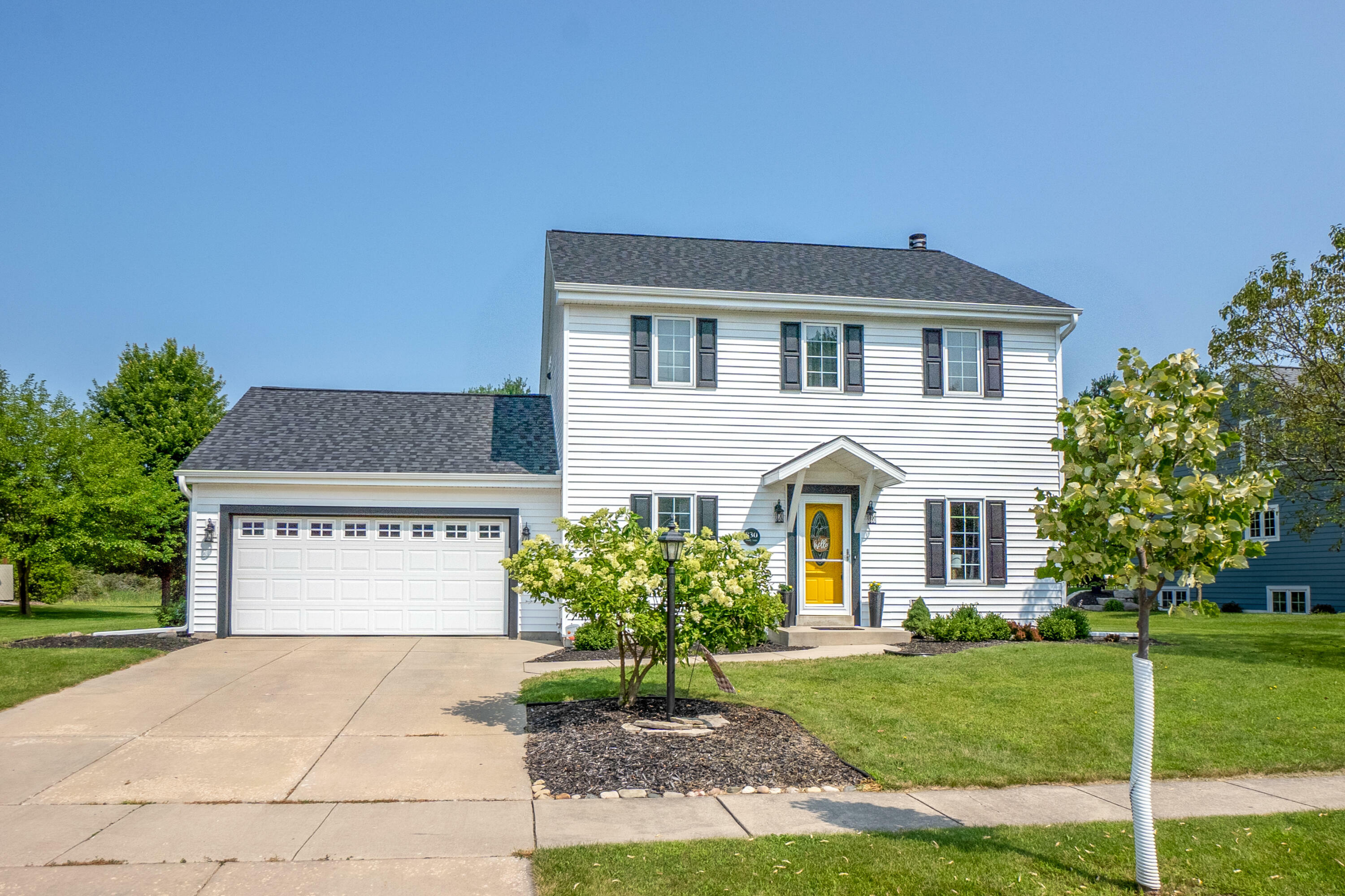 Property Photo: 830 Shady Ln WI 53066