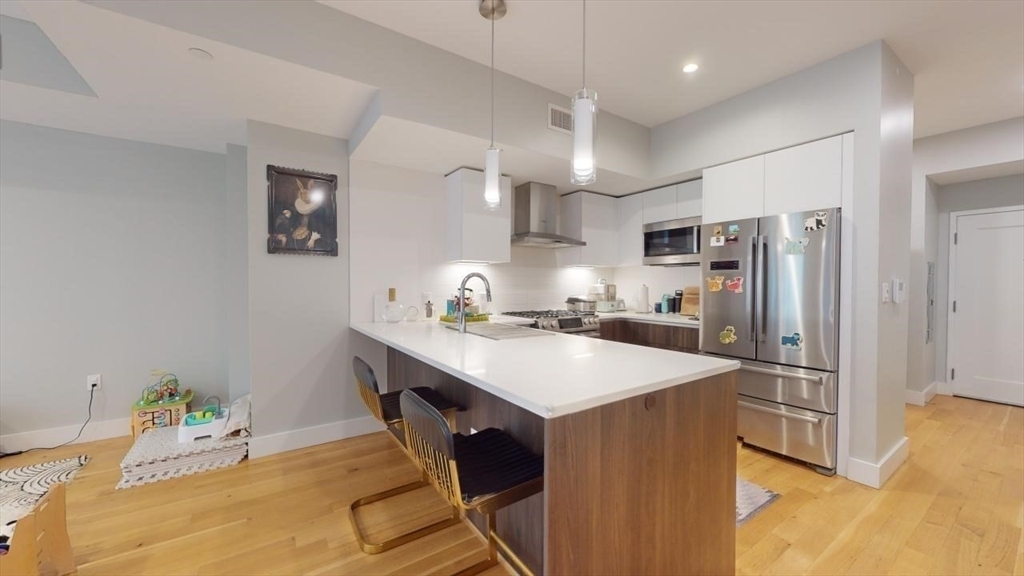 Property Photo:  260 Beacon St 204  MA 02143 