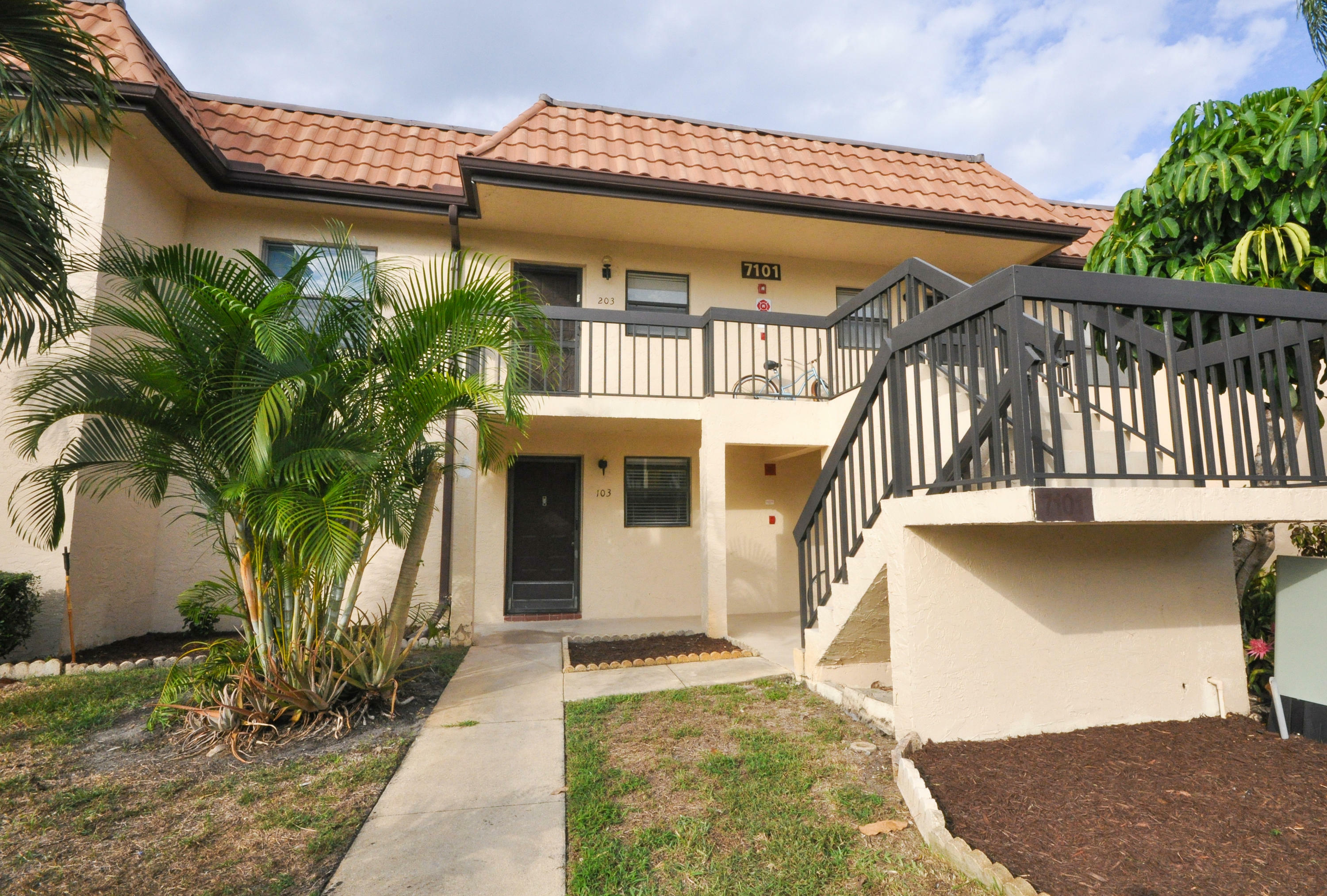 Property Photo:  7101 Golf Colony Court 103  FL 33467 