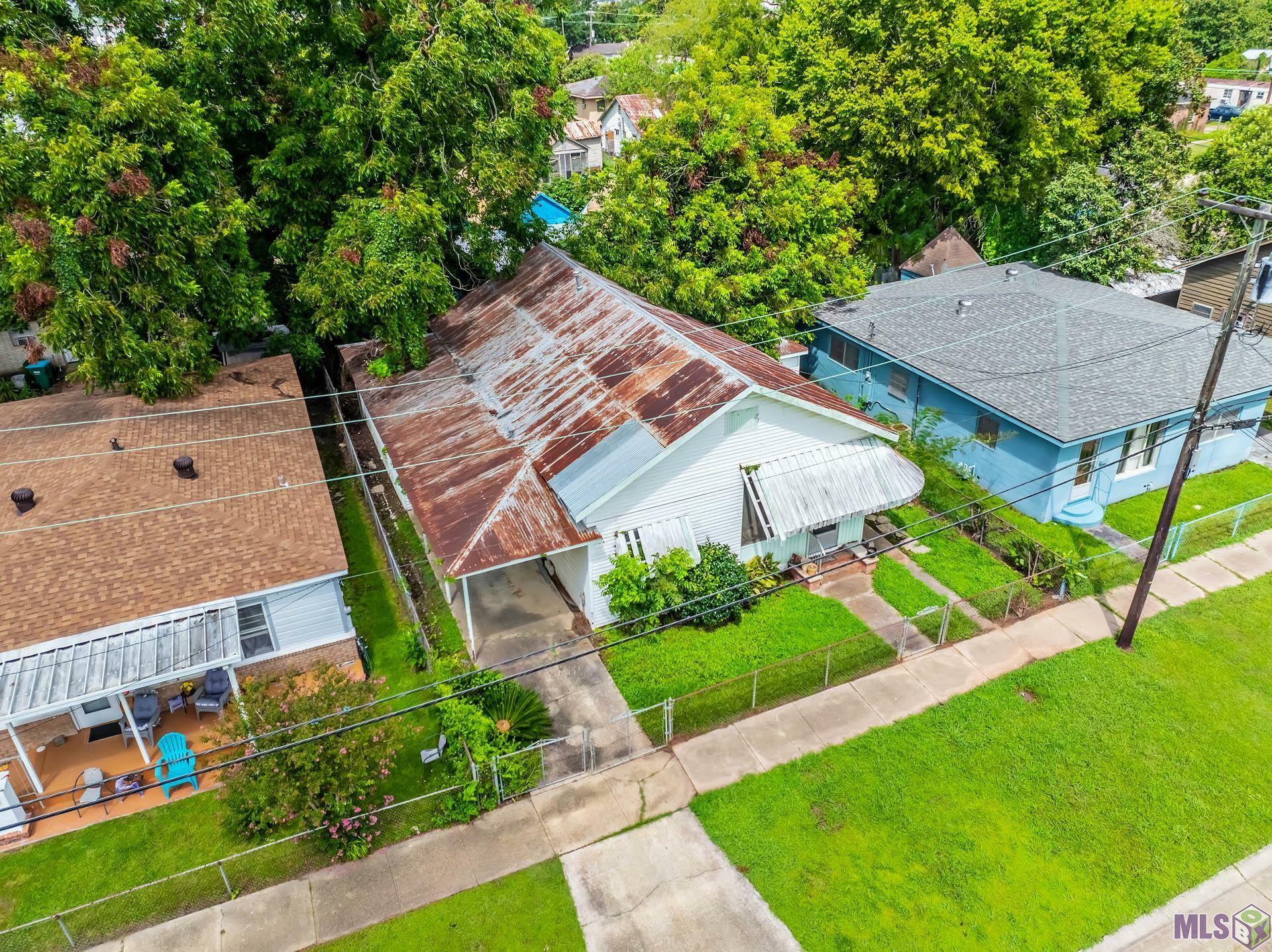 Property Photo: 215 Third St LA 70380